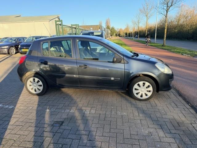 Renault Clio 1.2-16v business line