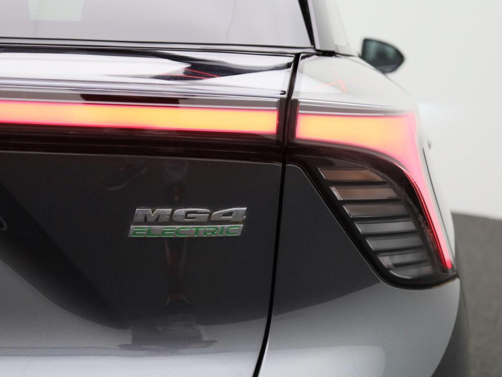 MG Mg4 long range luxury 64 kwh | carplay | navi | led koplampen | camera |