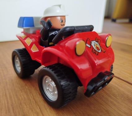 BRANDWEER WIEBELAUTO MET BRANDWEERMAN