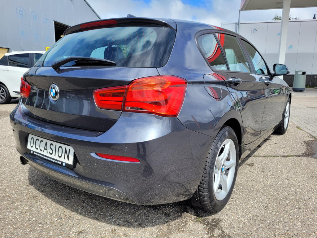 BMW 1 Serie 116i executive advantage . navi climate pdc lm velgen led stoel