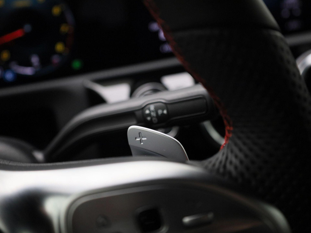 Mercedes-Benz A-Klasse 180 advantage | automaat | virtual cockpit | camera 