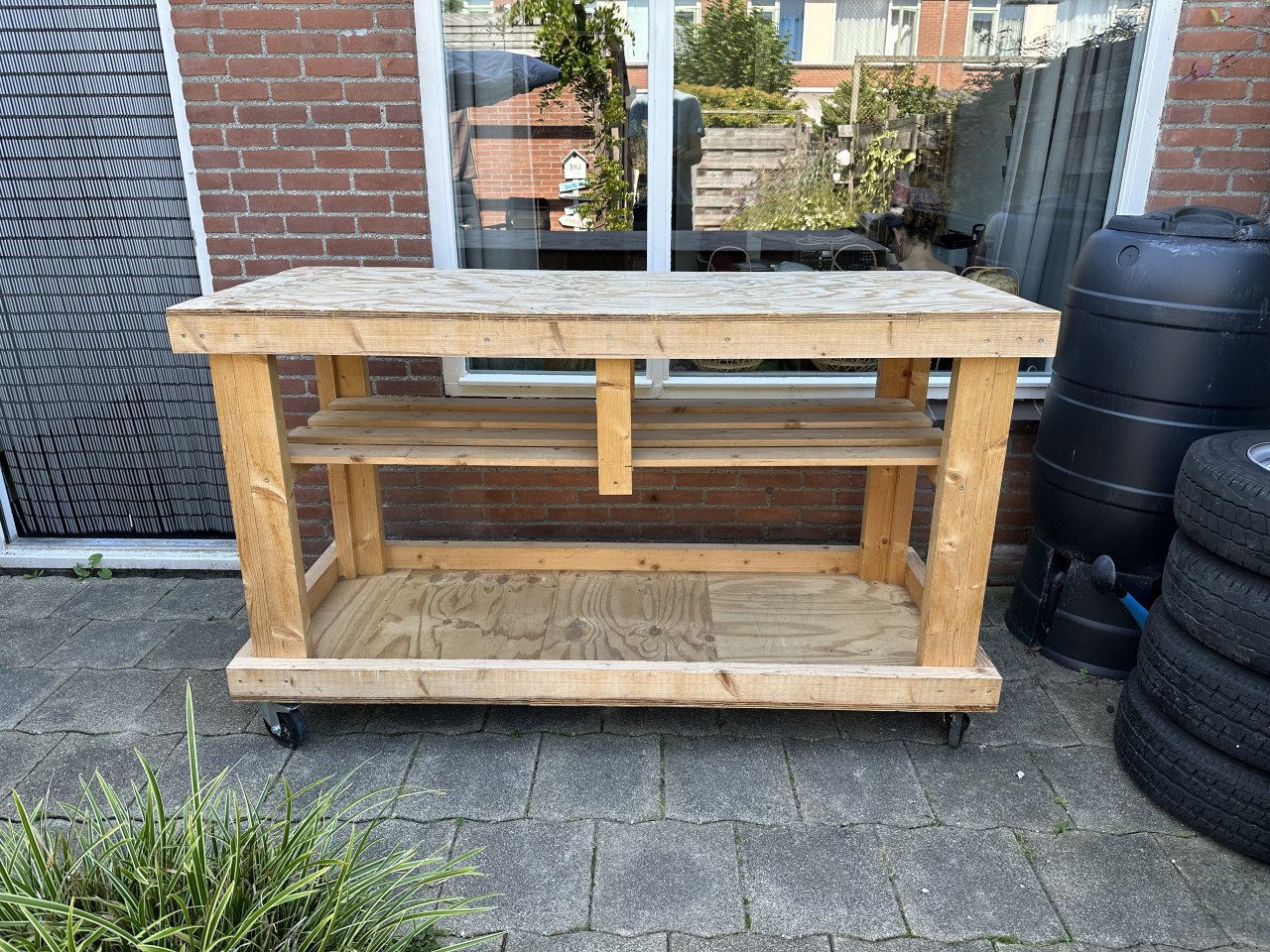 Grote werkbank op zwenkwielen