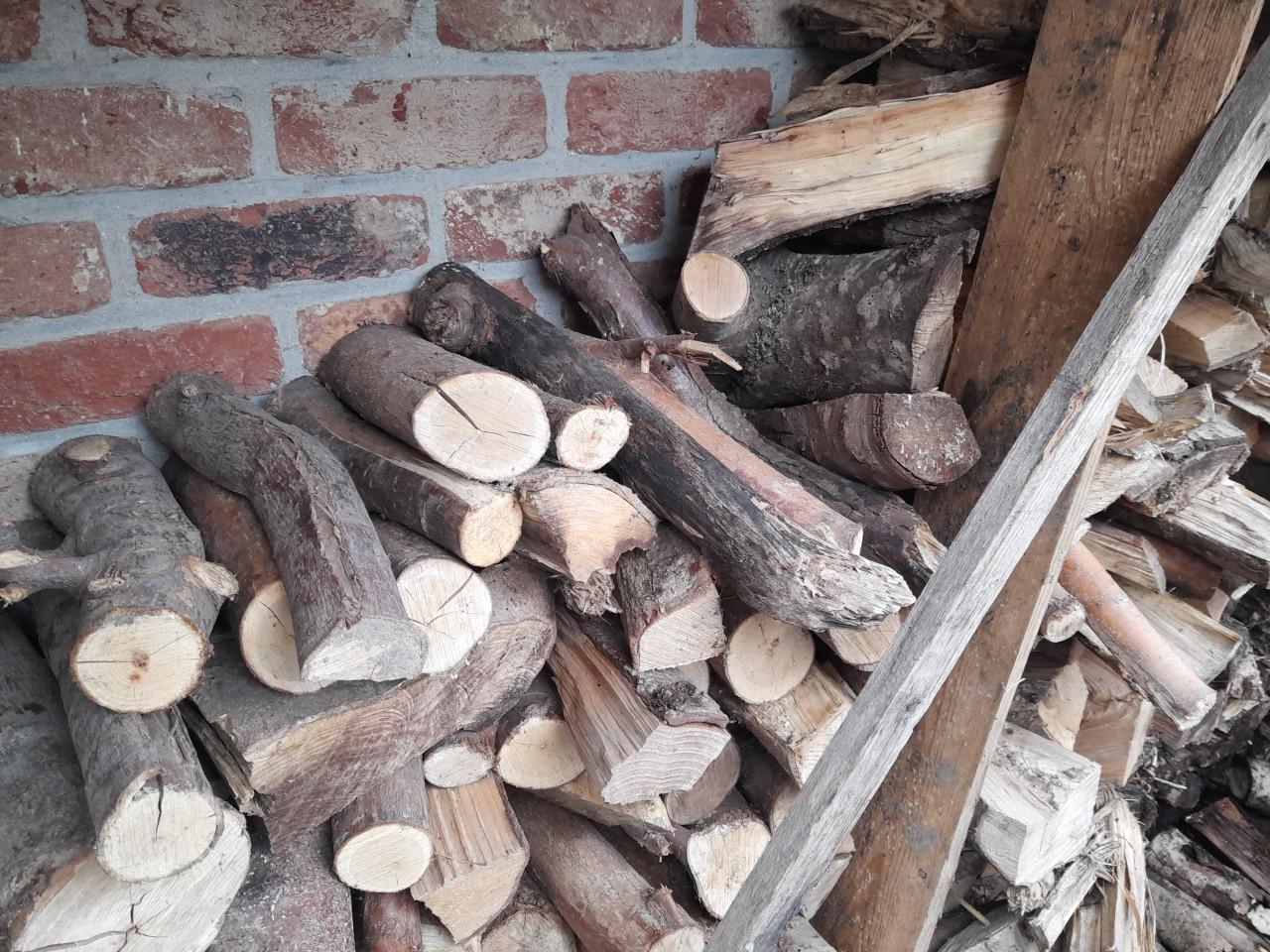 Ongeveer 2 m3 Haardhout te koop (Reeds gereserveerd)
