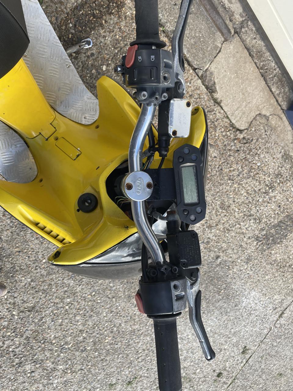 Yamaha scooter met werk