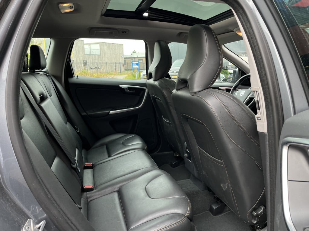 Volvo XC60 2.0 d4 fwd polar+ aut | leer | pano | zeer lage km. stand!