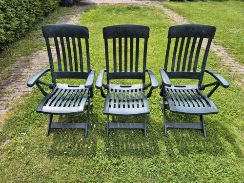Set 3 Tuinstoelen, kussens en 1 tafel