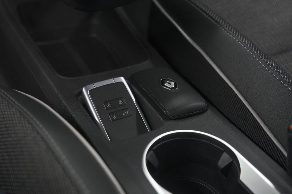 Renault Captur 1.6 e-tech plug-in hybrid 160 intens | parkeersensoren | app