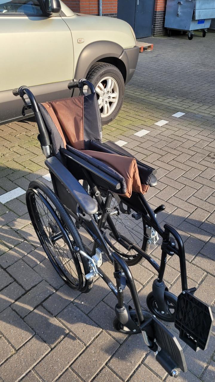 Inklapbare rolstoel