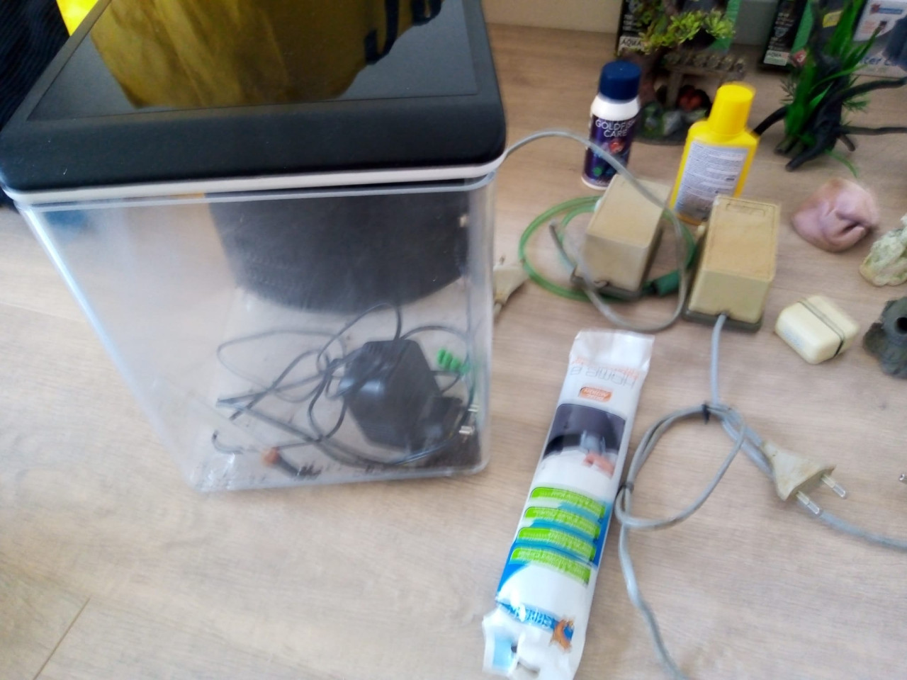 Te koop aquarium+ heel veel benodigheden €25,-