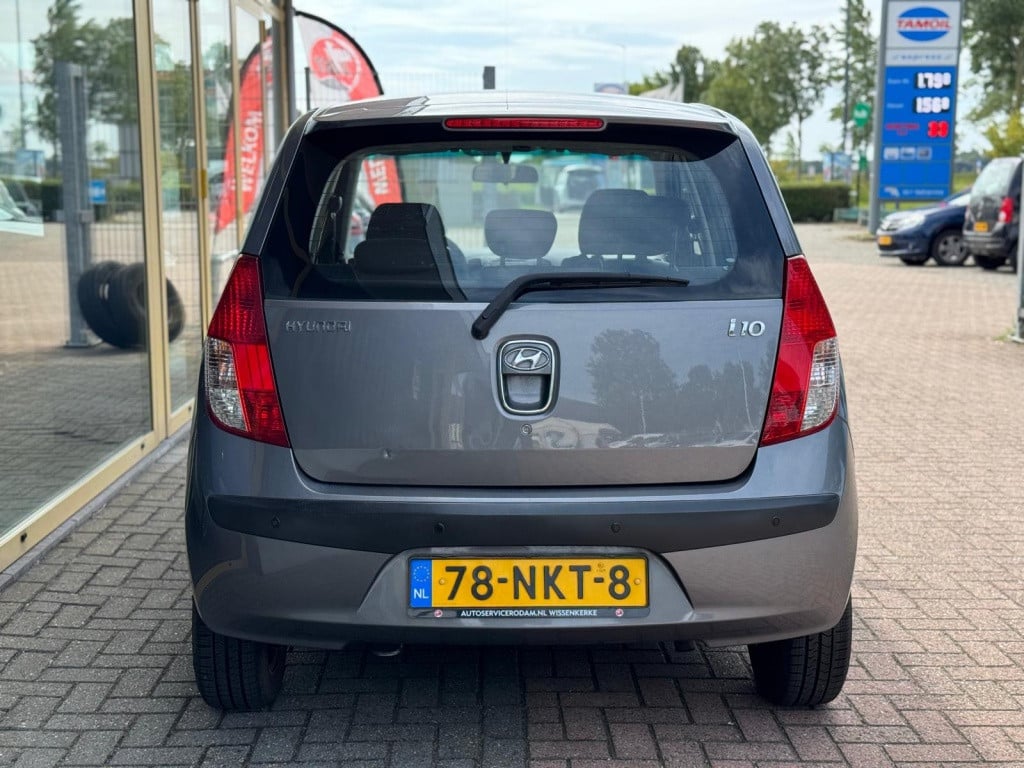 Hyundai I 10 1.1 active orange b.