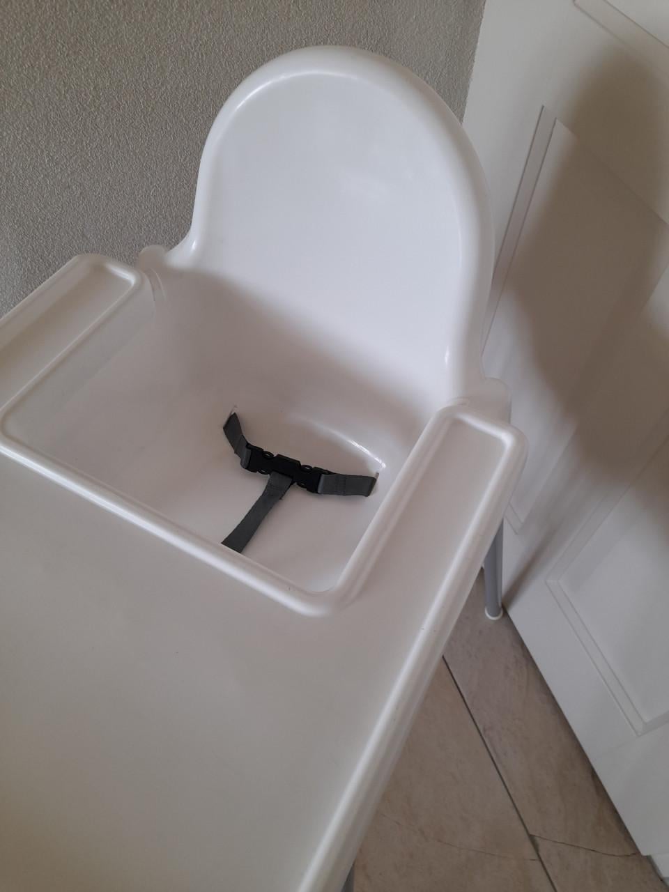 Kinderstoel met gordel ( in goede staat )