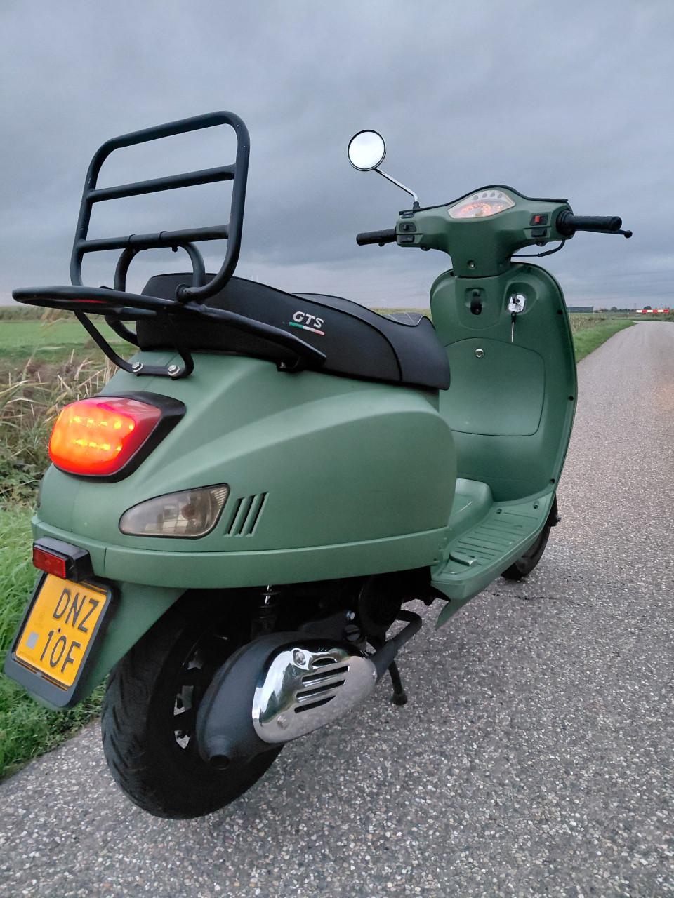 Nette scooter te koop