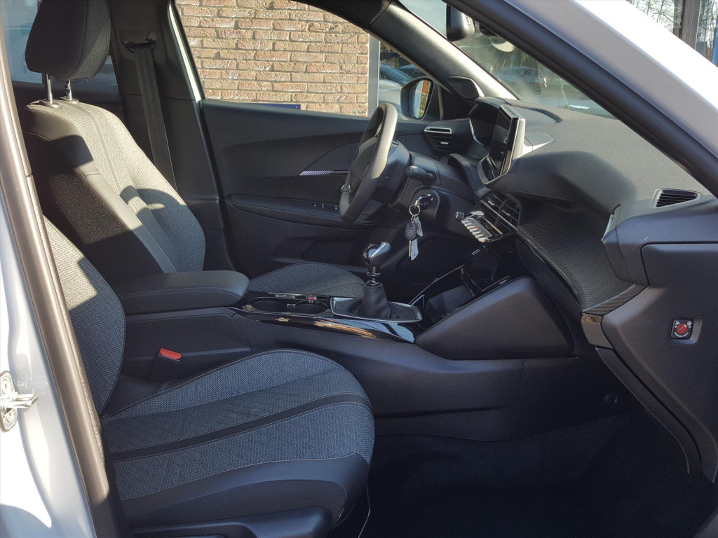 Peugeot 2008 allure 1.2 puretech 100pk navigatie | achteruitrijcamera | app