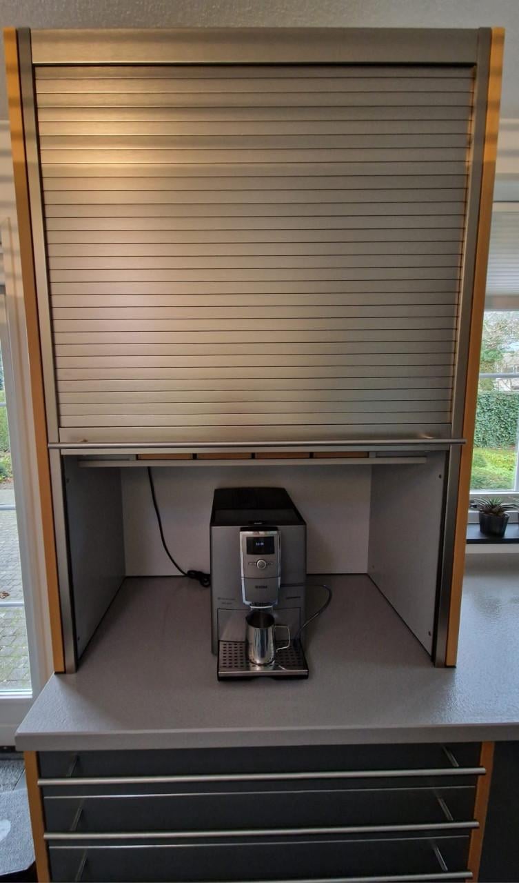 Rolkast bulthaup te plaatsen op een keuken. Geschikt voor servies.