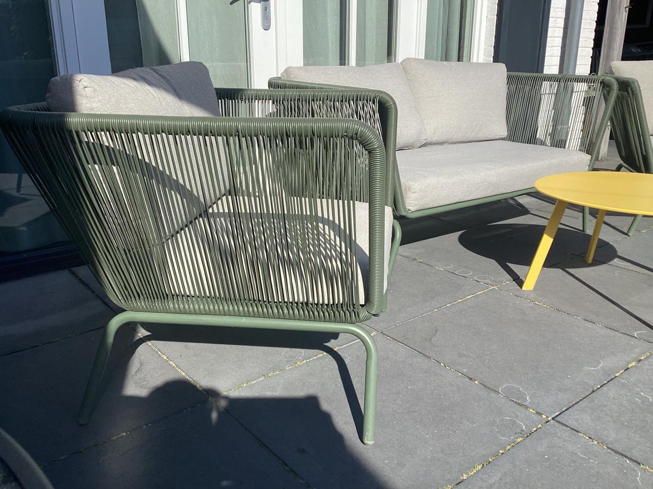 Tuinset met kussens + tafeltje