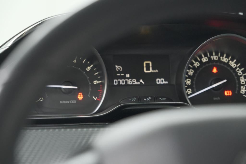 Peugeot 208 puretech 82 signature | apple carplay | parkeersensoren | navig