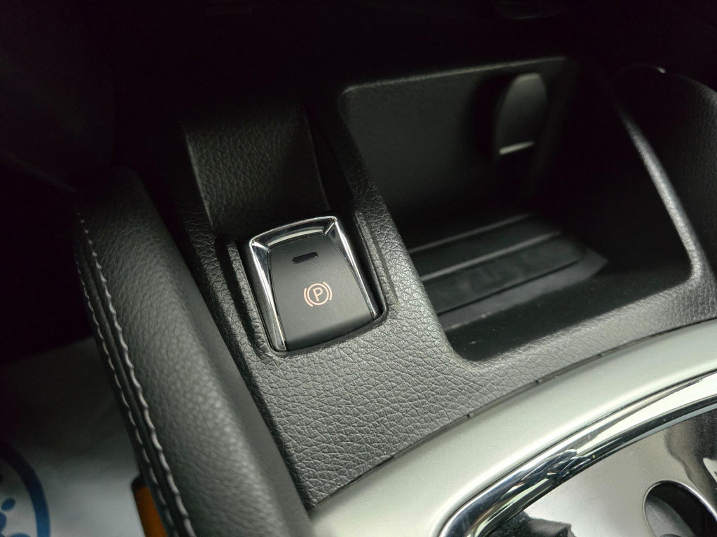 Nissan Qashqai occasion automaat 1.2 connect edition met parkeercamera en p