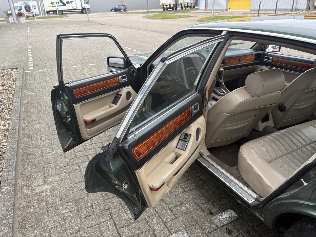 Jaguar XJ40 Sovereign youngtimer