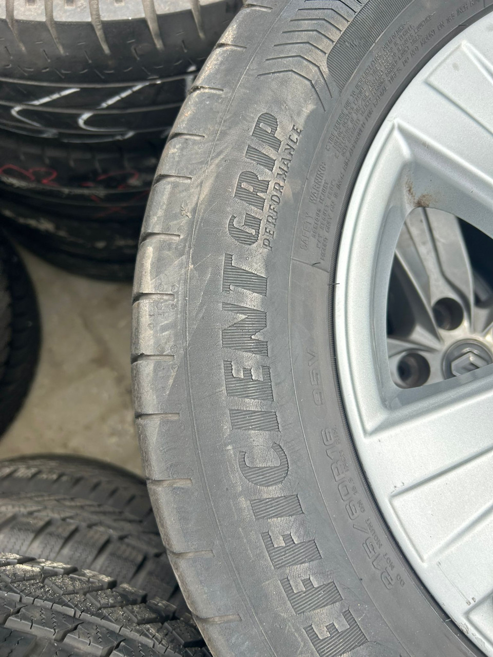 RENAULT LM 16 INCH GOODYEAR EFFICENCEN GRIP