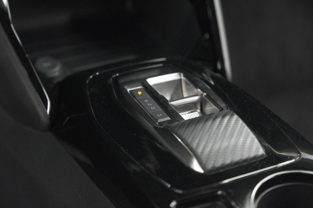 Peugeot 2008 puretech 130 eat8 gt | 360 camera | dodehoekdetectie | apple c