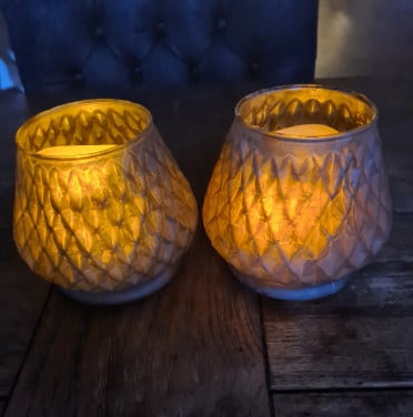 2 sfeervolle oude , glazen kandelaars / vaasjes