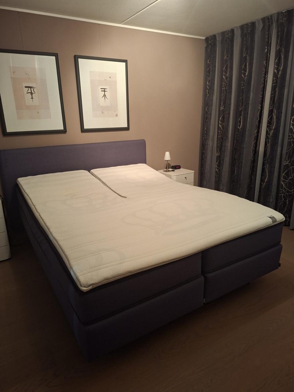 Electrische  boxspring, merk Auping, 2 motorig 160 bij 210.