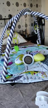 Speelkleed wit groen zwart . muziek mobiele