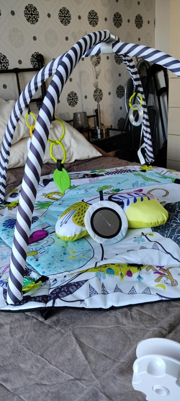 Speelkleed wit groen zwart . muziek mobiele