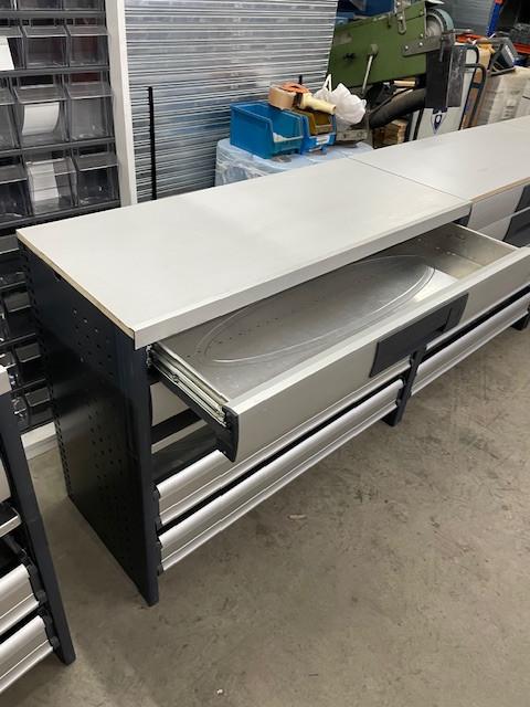 Bott bedrijfswagen inrichting  ladenkasten.