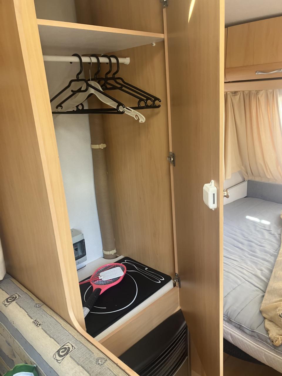 Te koop Beyerland caravan, 390-D sprinter LX (type 403b)