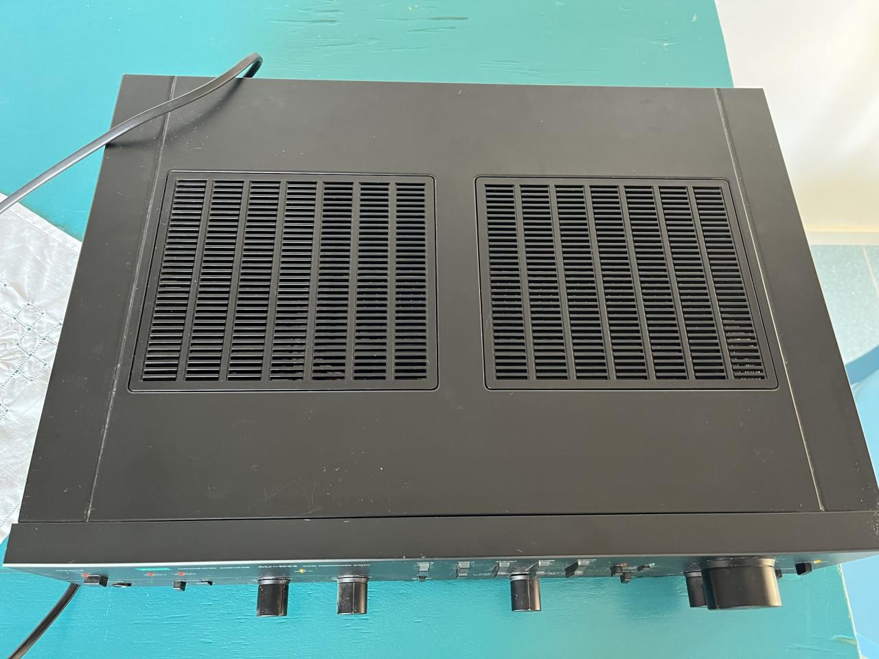 Retro Sansui versterker