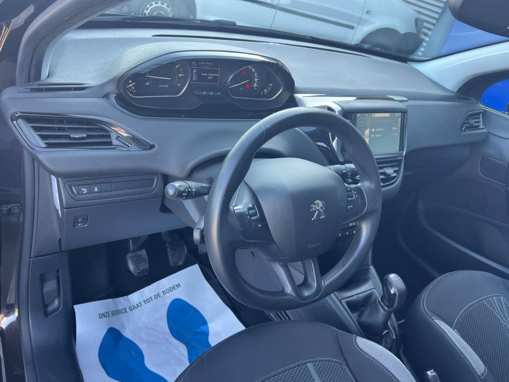 Peugeot 208 1.2 vti envy, navi, trekhaak enz...
