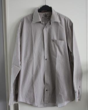 Bruin met witte stippenoverhemd maat 41