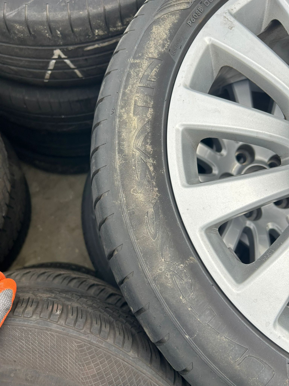 OPEL ALUMINIUM VELGEN MET VREDESTEIN ULTRACSATIN