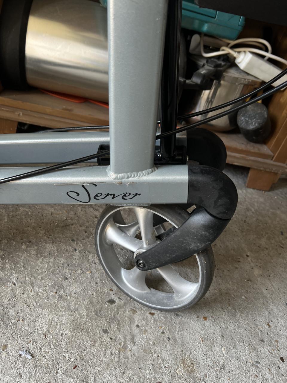 Server lichtgewicht rollator met soft banden Modern wendbaar loopcomfort