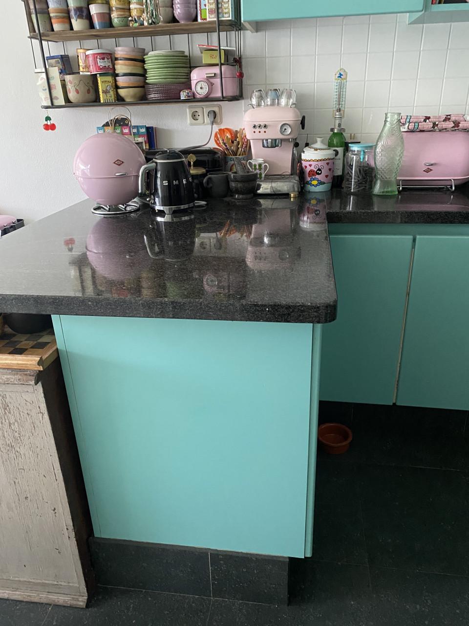 Keuken Gratis ( + deel apparatuur over te nemen)