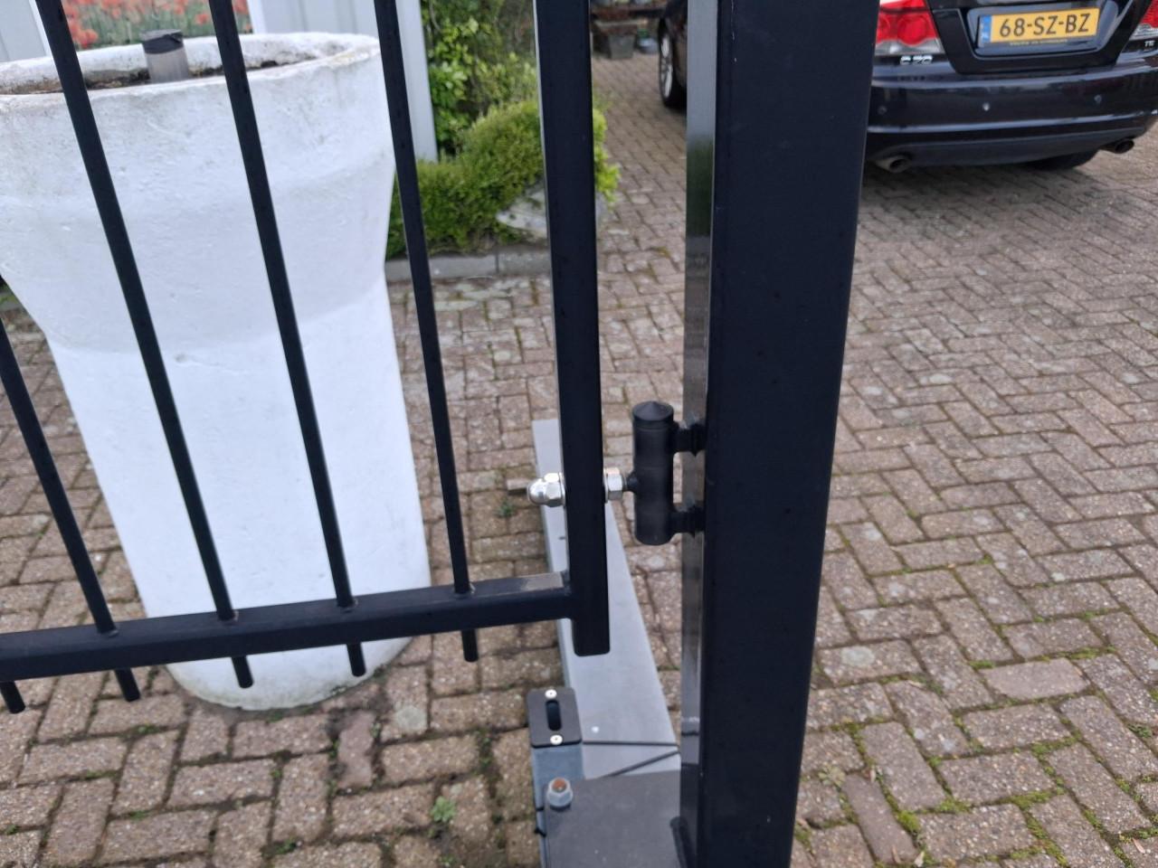 Smeedijzeren poort te koop