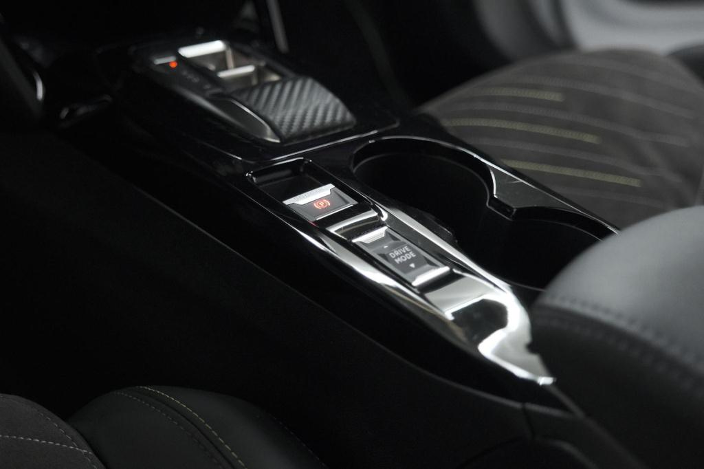 Peugeot 2008 puretech 130 eat8 gt | 360 camera | stoelmassage | adaptieve c