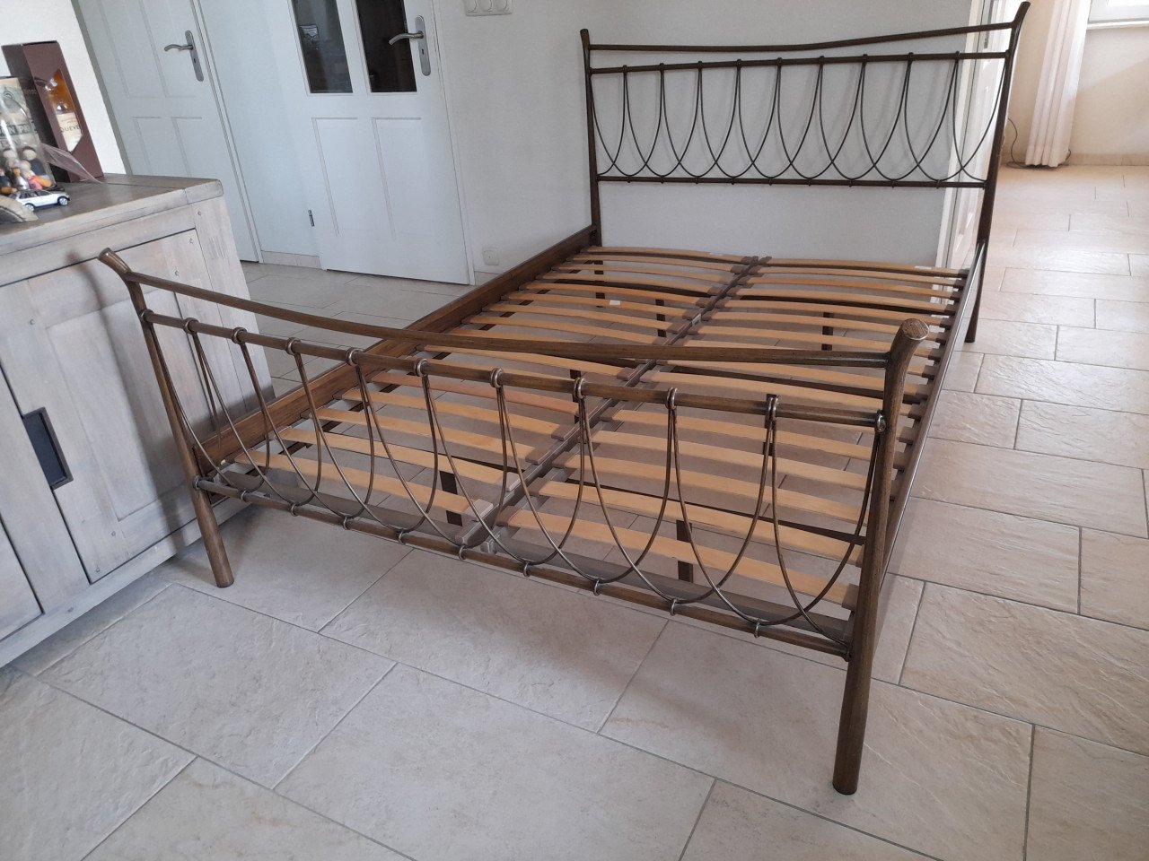 2 persoons bed 140 x 200 ( in goede nette staat )