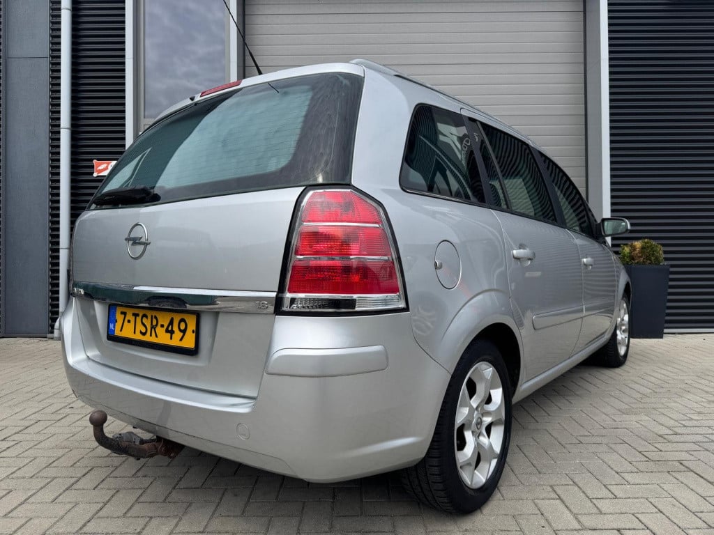 Opel Zafira 1.8 essentia/nwe distri/apk vol jaar/full option/trekhaak