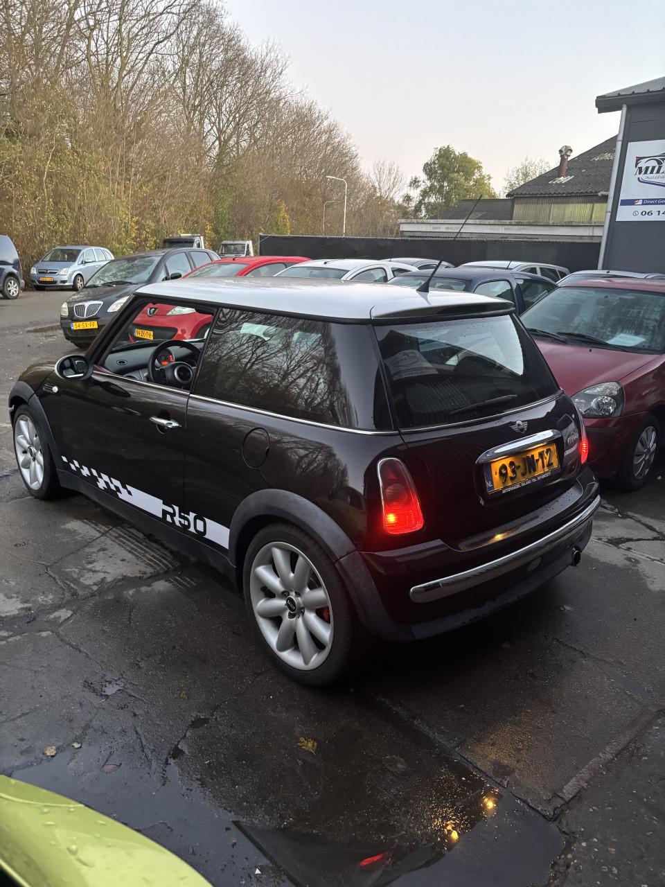 Mini cooper met een jaar apk!