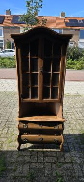 Vitrinekast met 3 lades zie foto's