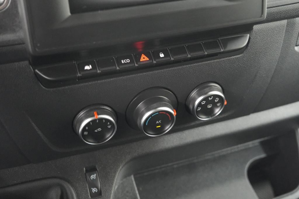 Renault Master t35 2.3 dci 135 l2h2 comfort | camera | vloerplaat | navigat