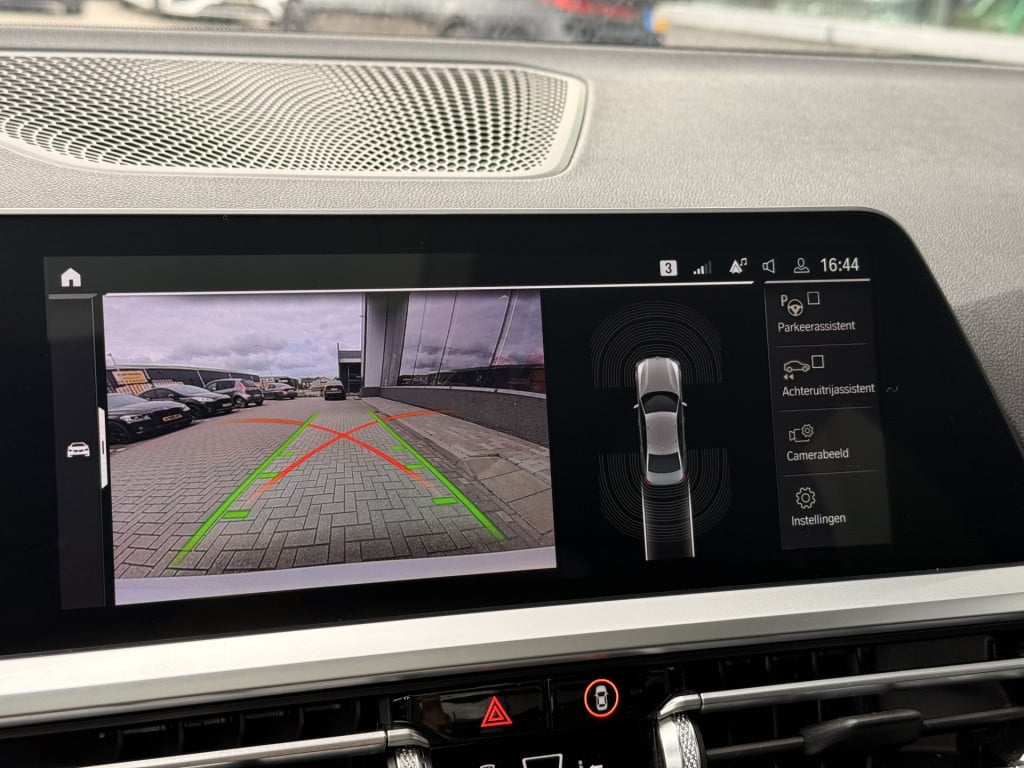 BMW 3-serie 320i m-sport | schuifdak | acc | leder | memory | laser | 20 in