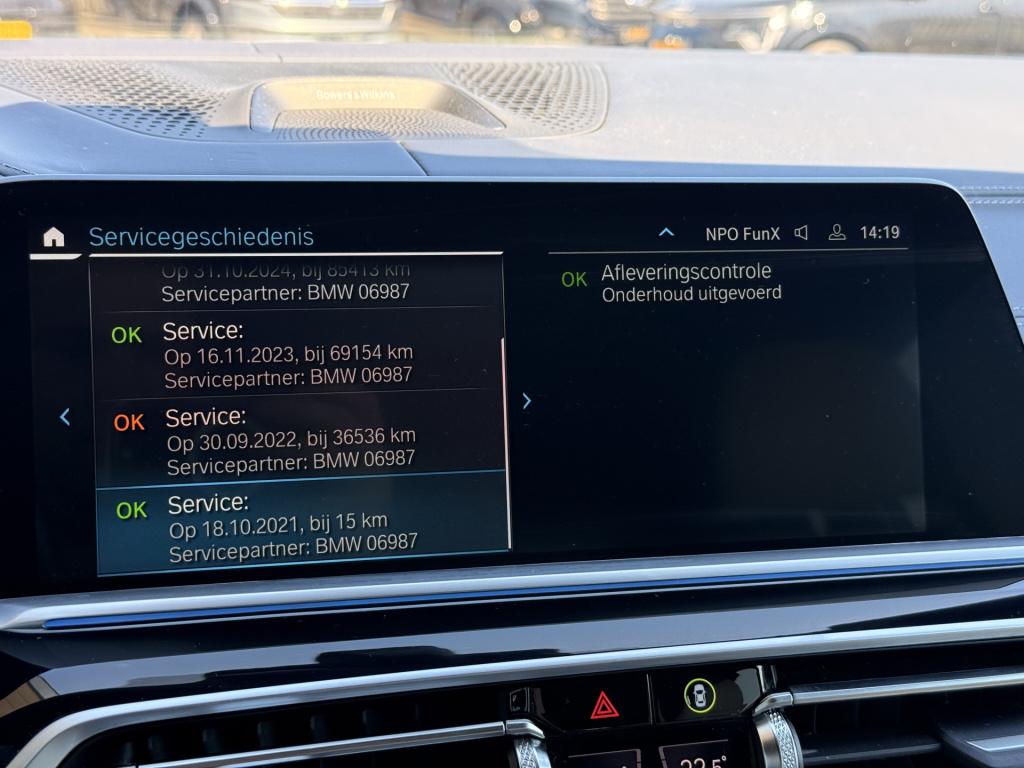 BMW X5 xdrive45e m-sport individual | b&o | sky lounge | luchtvering | mass