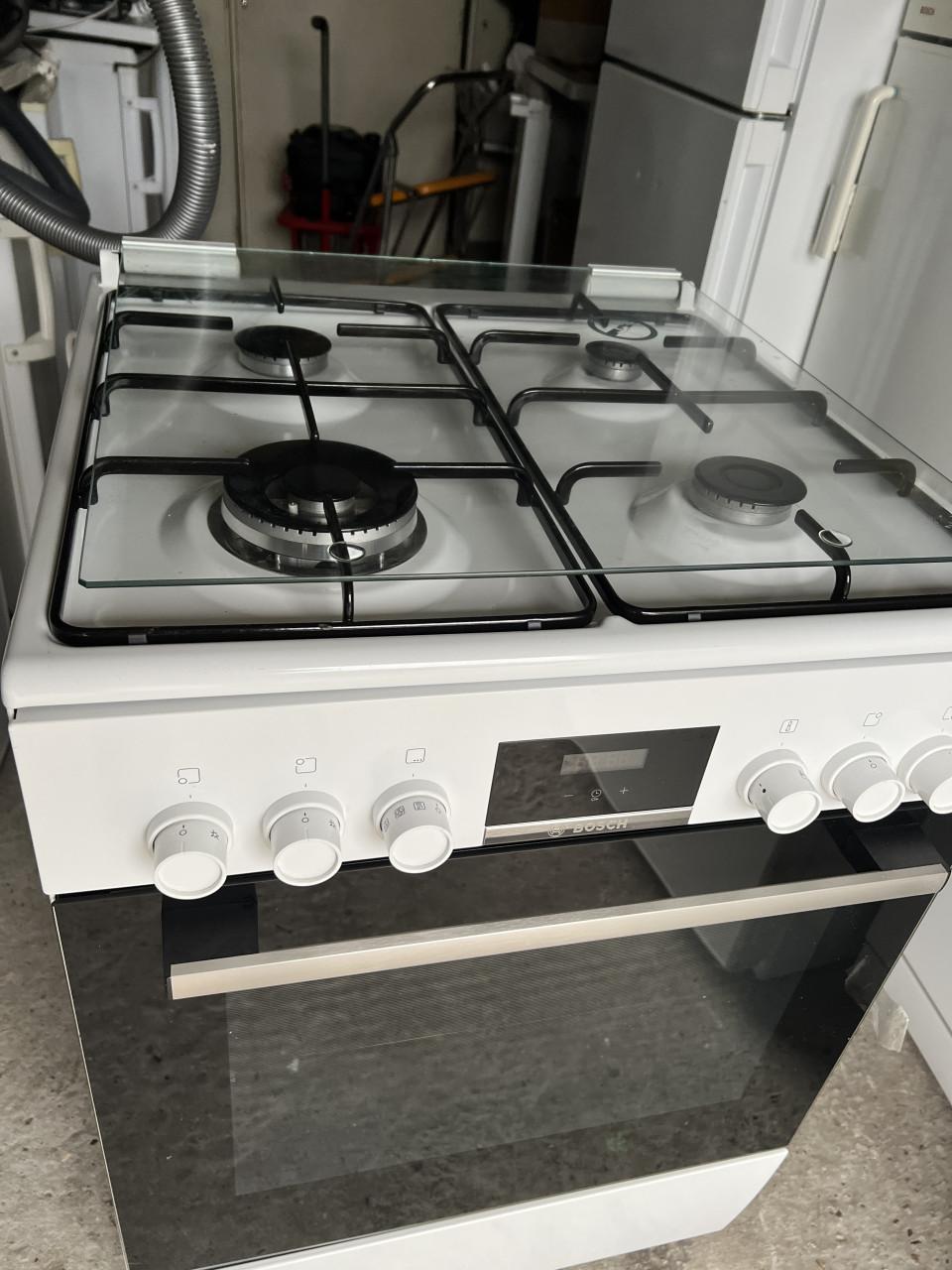 Nieuw BOSCH Gasfornuis met 3D hetelucht oven nieuwprijs €700,-