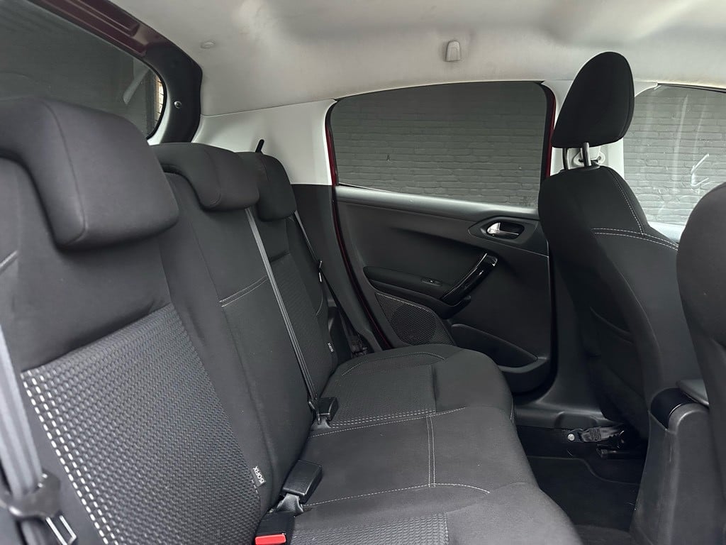 Peugeot 208 1.2t première // automaat //