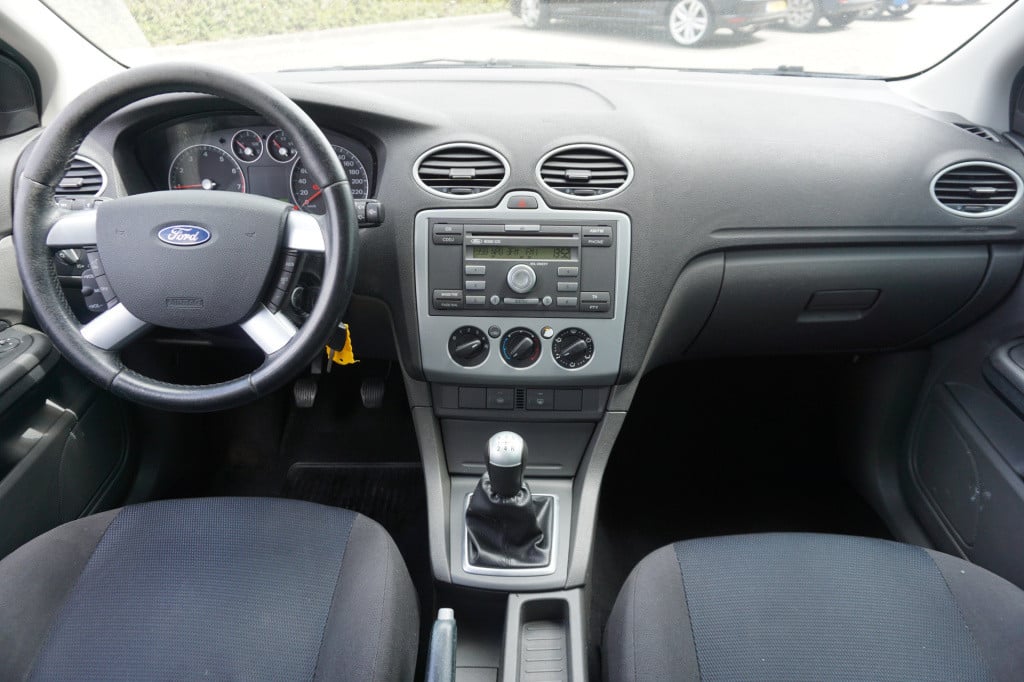 Ford Focus 1.6-16v first edition airco / elektr. ramen / lm velgen / trekha