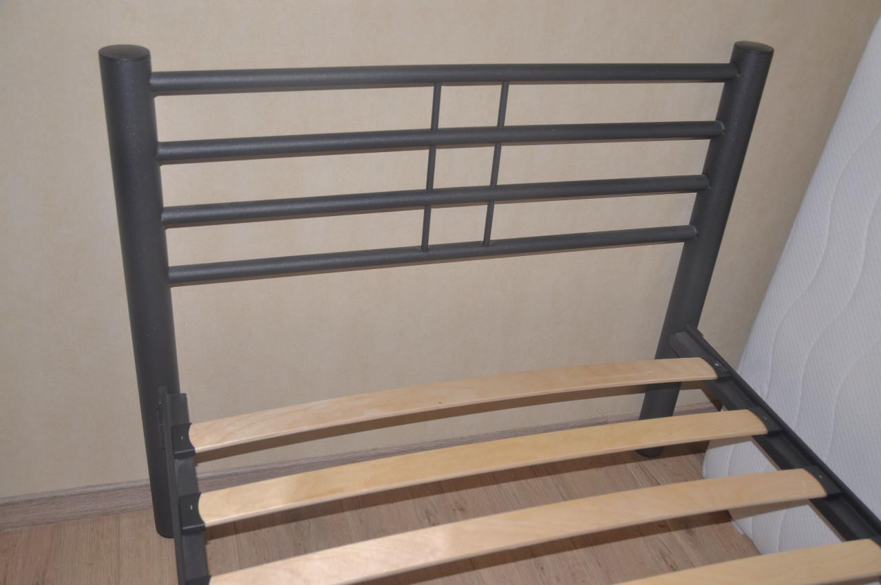 Twee  identieke eenpersoonsbedden compleet-als nieuw