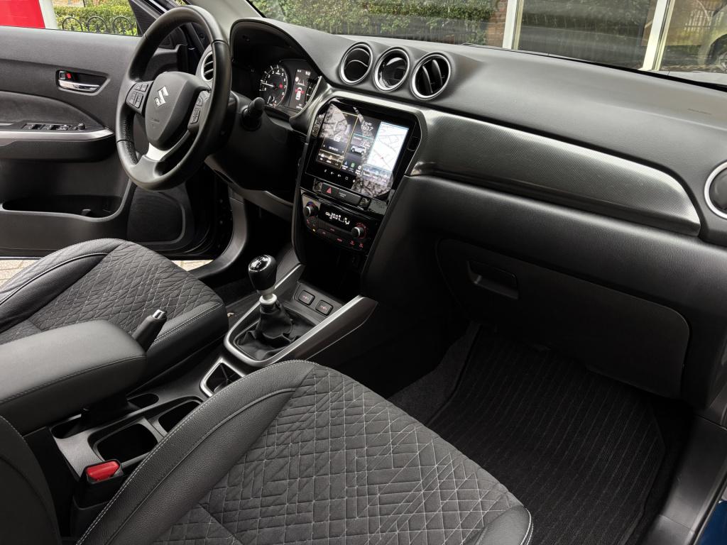 Suzuki Vitara 1.4 boosterjet style smart hybrid